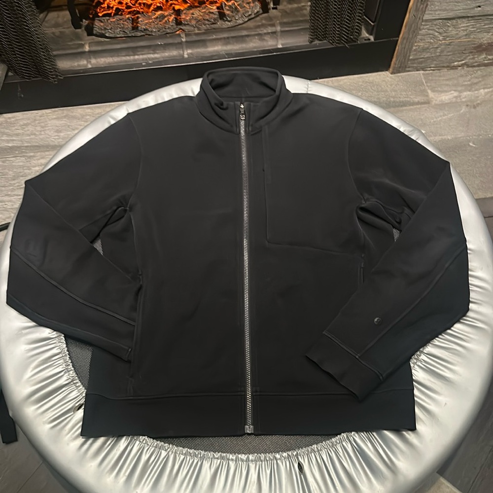 Lululemon Sojourn jacket Men’s large black casual track like warm ups